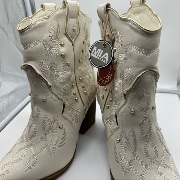 MIA White Ankle Boots with Western Flair and Pearl Accents - Picture 4 of 11